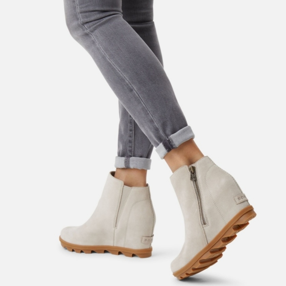 NWOT! Sorel Joan of Arctic Wedge II Zip Booties